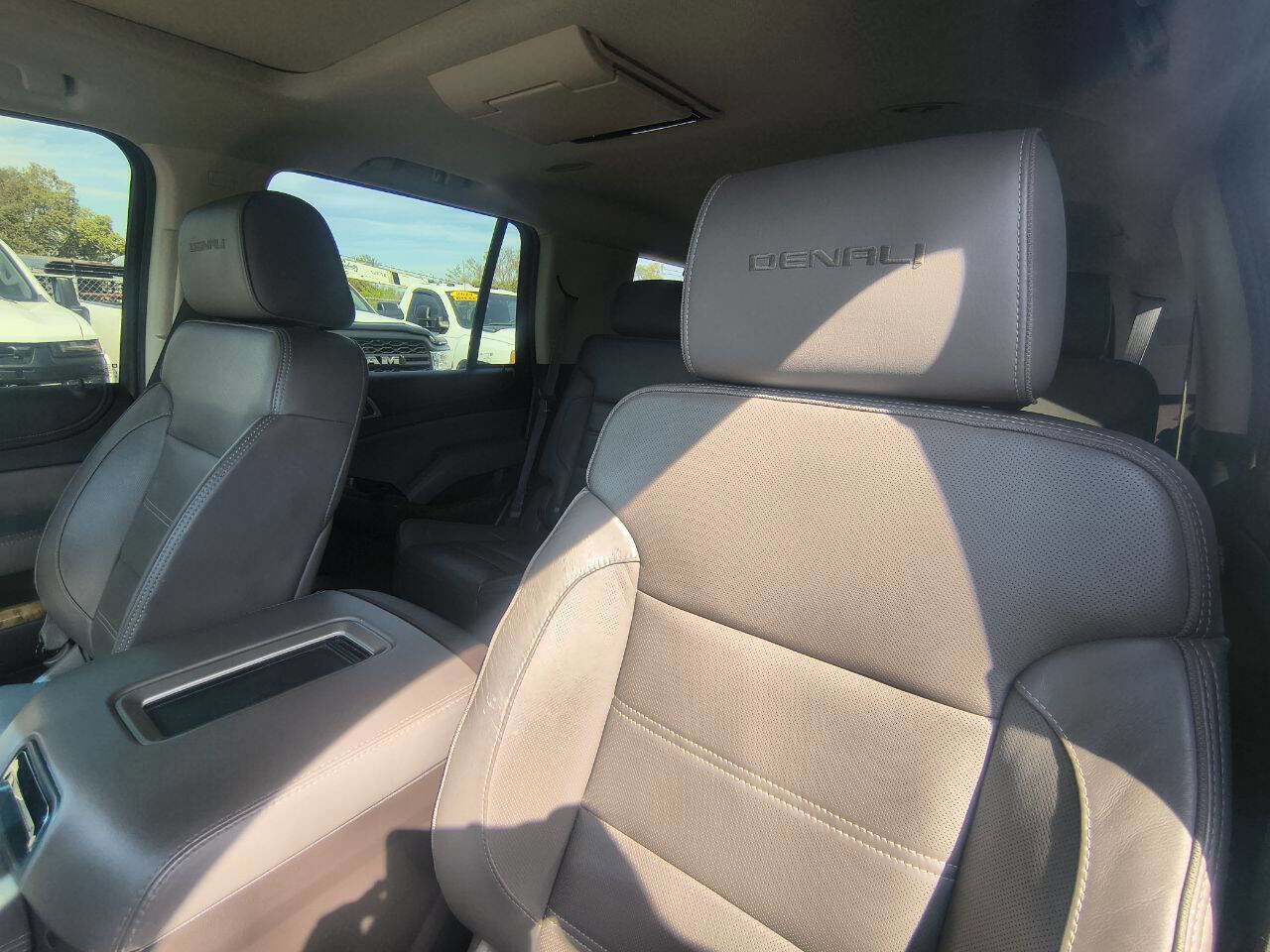 Used 2015 GMC Yukon Denali w/ Touring Package image 12