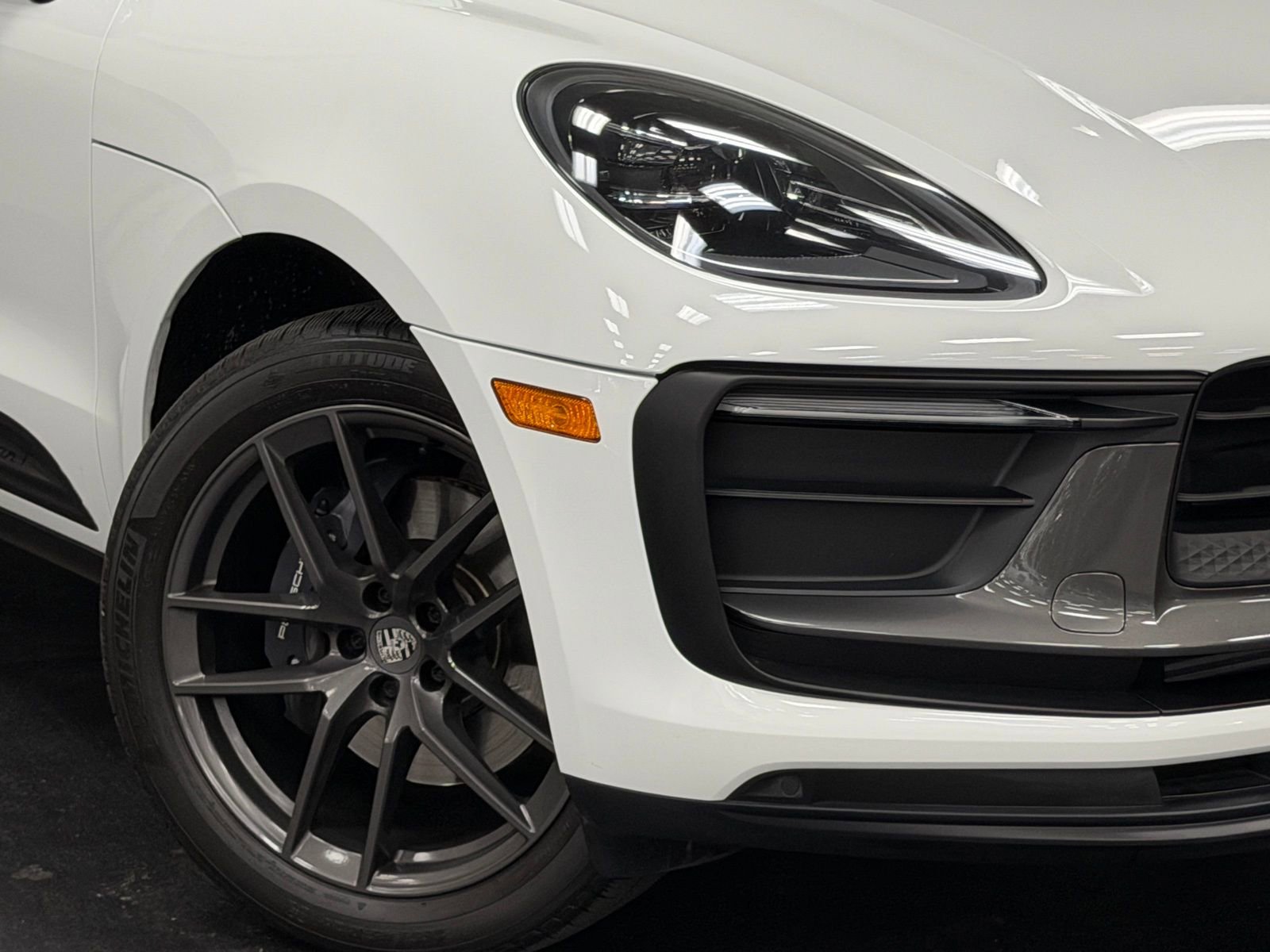 Used 2023 Porsche Macan Turbo image 4