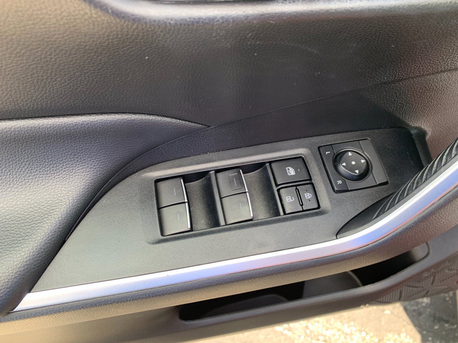 Used 2022 Toyota RAV4 XLE w/ Convenience Package AWD/4WD image 12