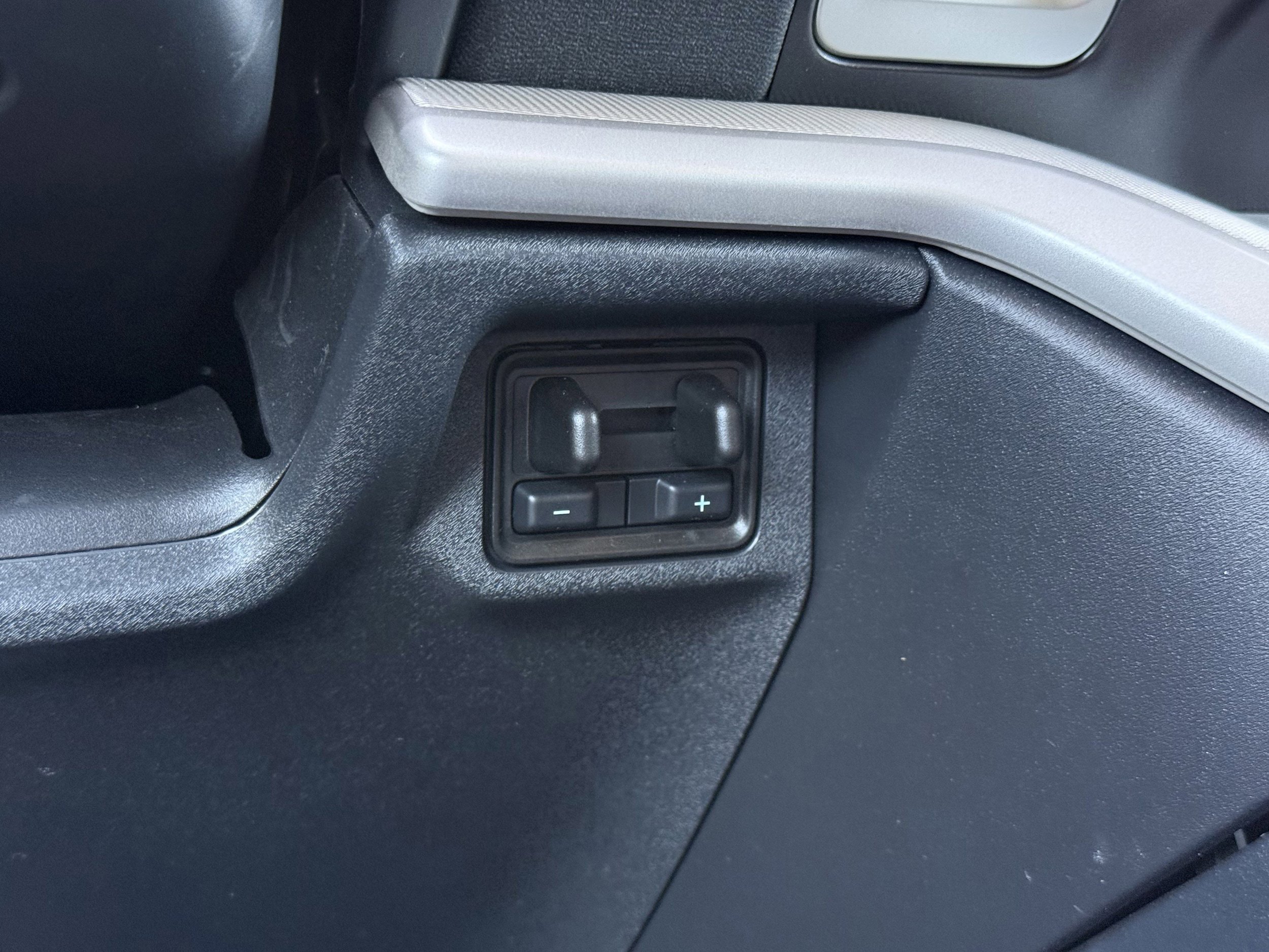 Used 2025 Ford Expedition Active RWD image 22