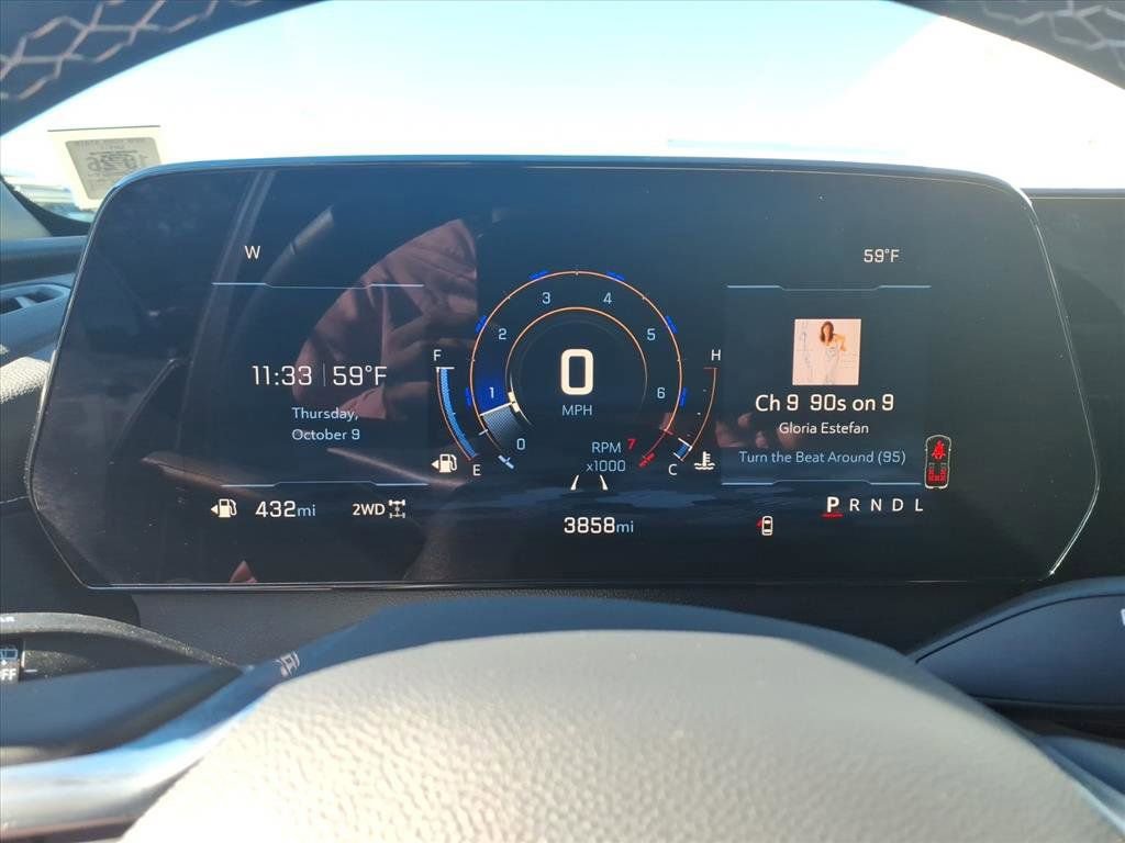 Used 2025 Chevrolet Traverse LT AWD/4WD image 13