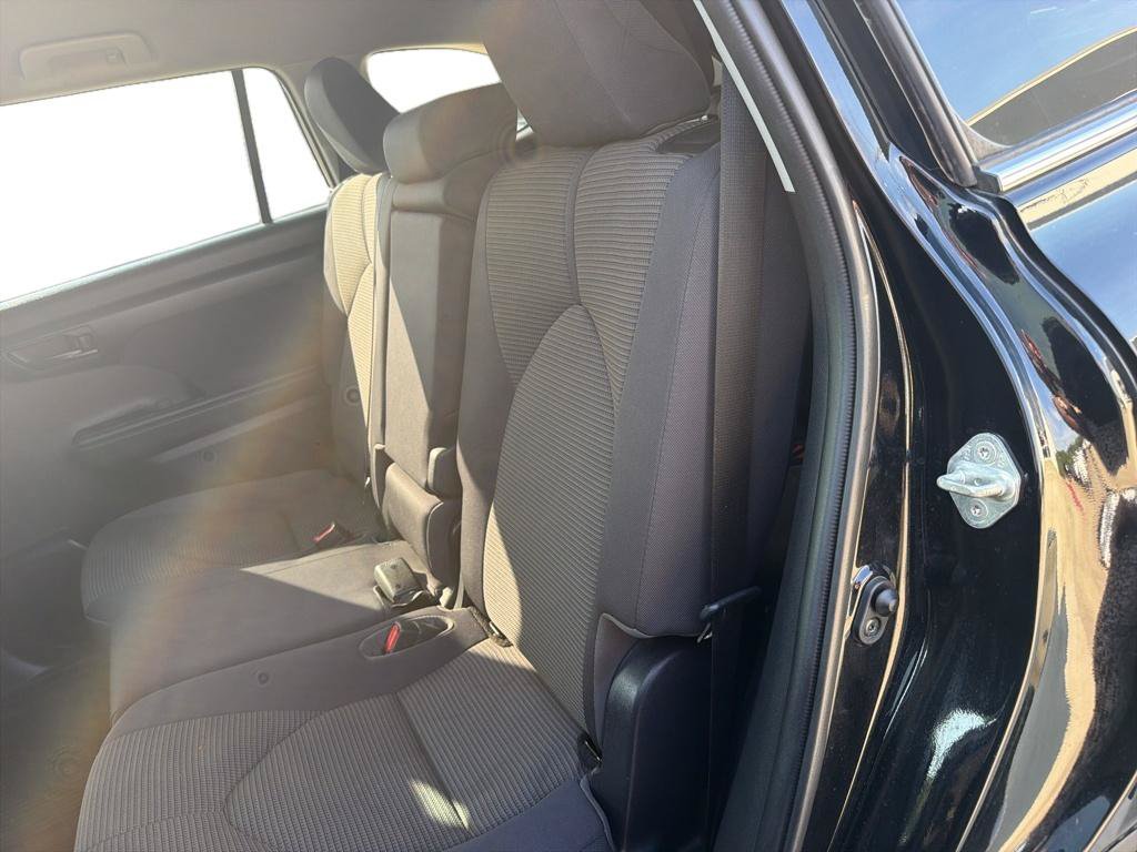 Used 2020 Toyota Highlander LE FWD image 8