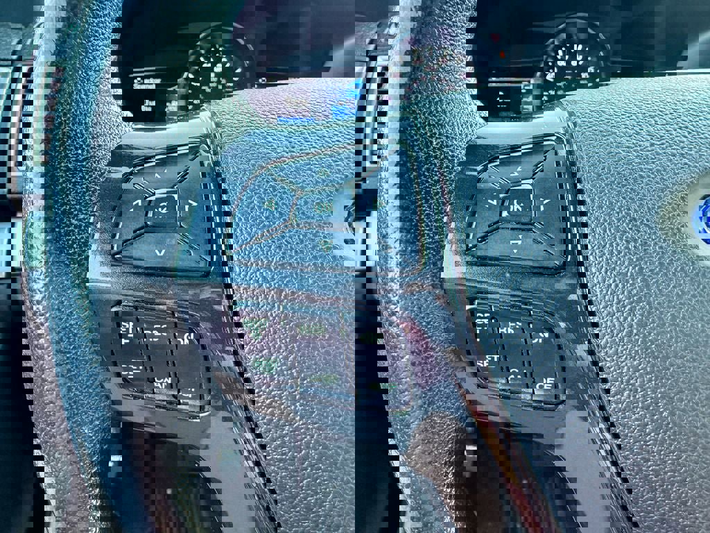 Used 2017 Ford Explorer XLT w/ Equipment Group 202A AWD/4WD image 20