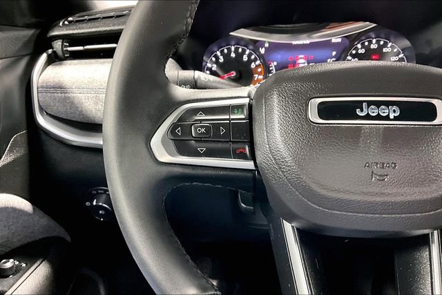 Used 2024 Jeep Compass Latitude image 11