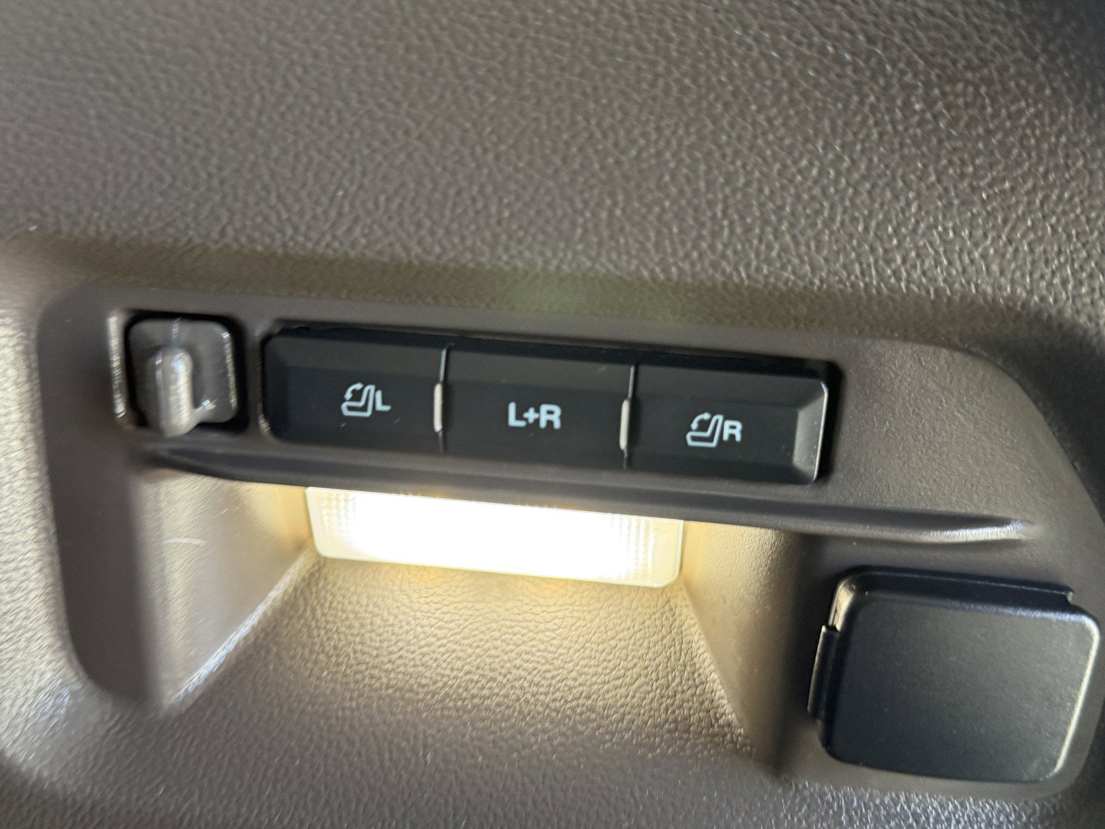 Used 2022 Ford Explorer Platinum w/ Equipment Group 601A AWD/4WD image 30