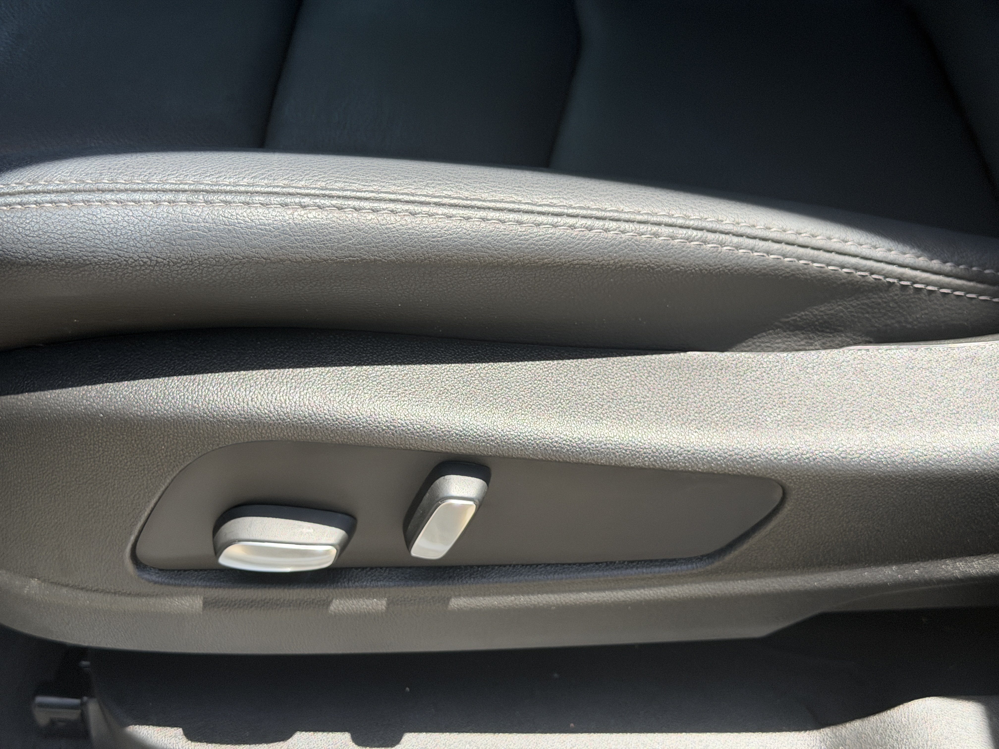 Certified 2025 Cadillac XT5 Luxury FWD image 20