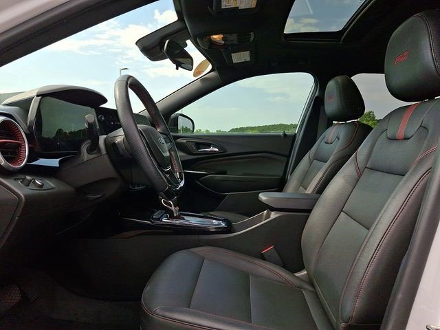 Certified 2025 Chevrolet Trax RS w/ Sunroof Package FWD image 13
