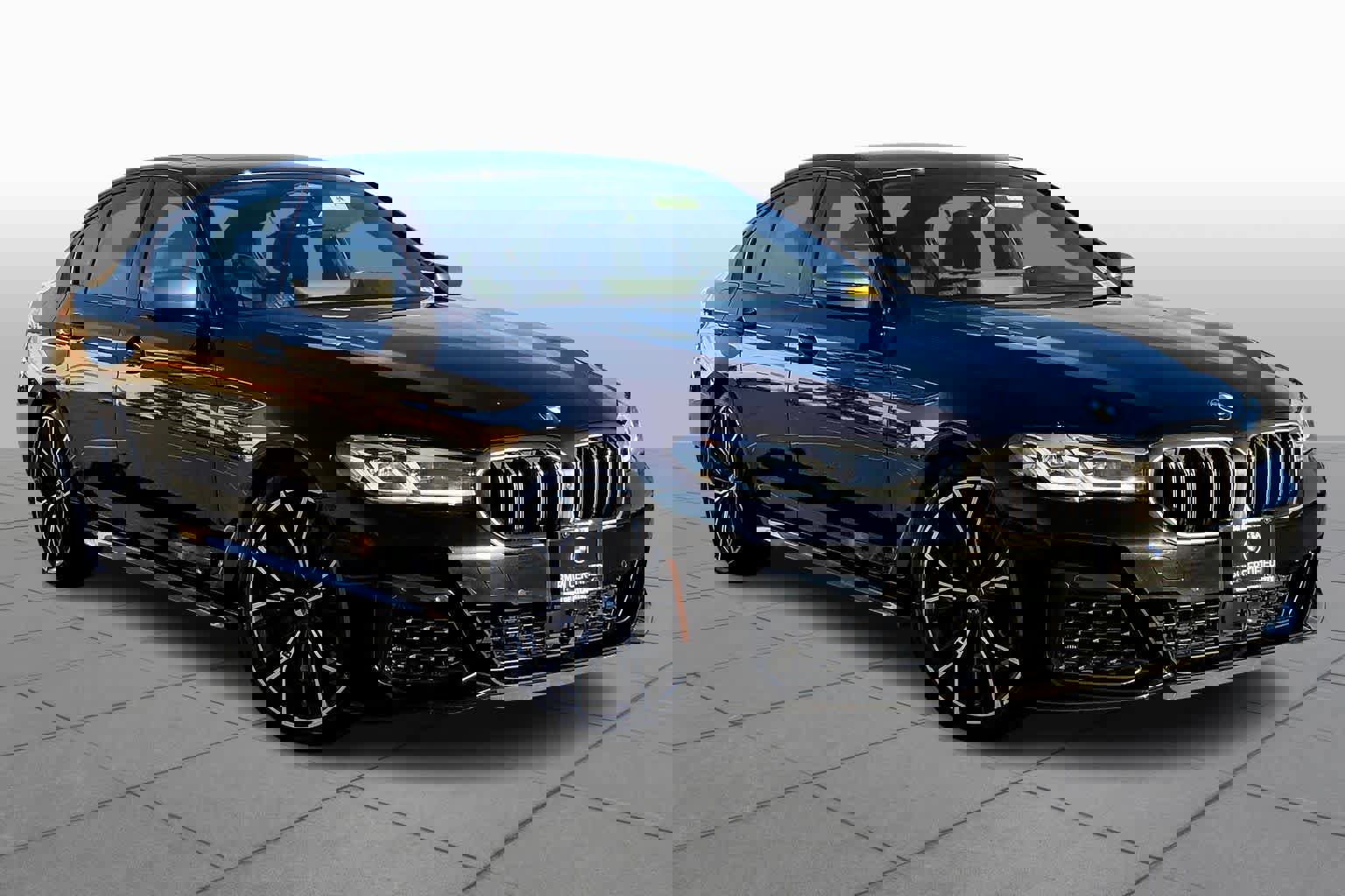 Used 2023 BMW M550i xDrive w/ Executive Package image 3