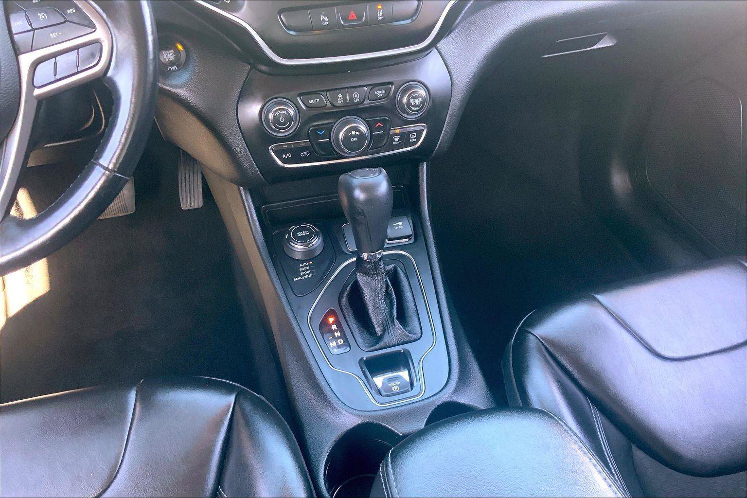 Certified 2021 Jeep Cherokee Latitude Plus AWD/4WD image 17