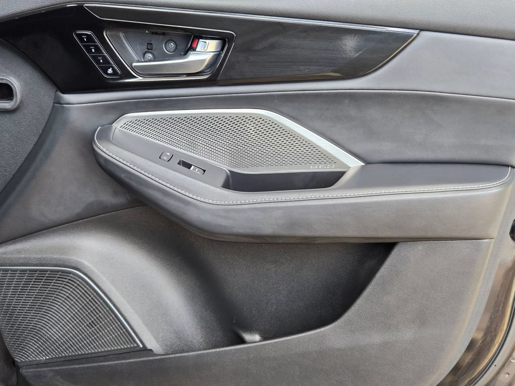 Used 2023 Acura MDX w/ Technology Package FWD image 31