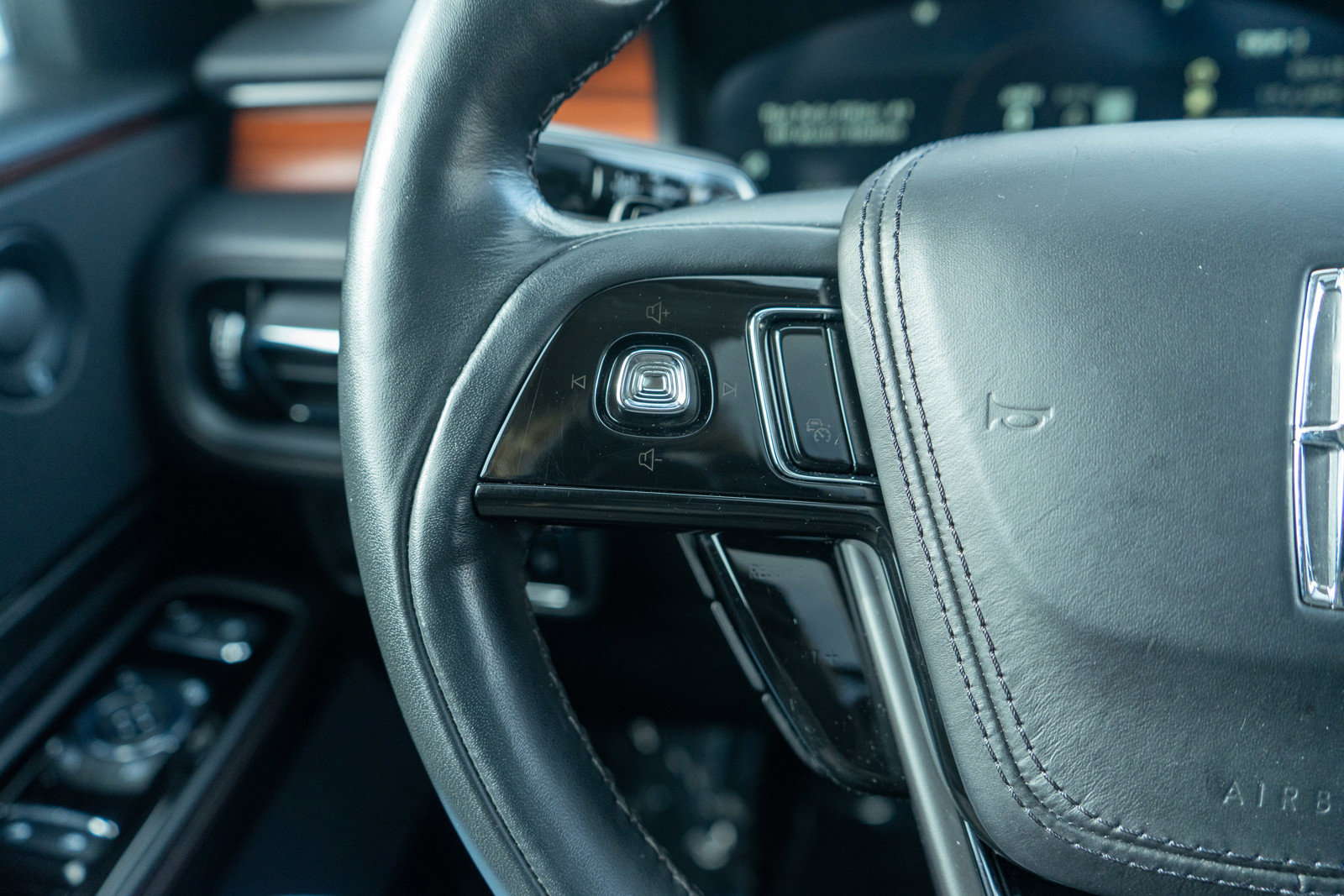 Used 2024 Lincoln Aviator Reserve image 25