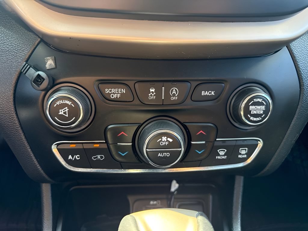 Used 2015 Jeep Cherokee Limited w/ Technology Group FWD image 14