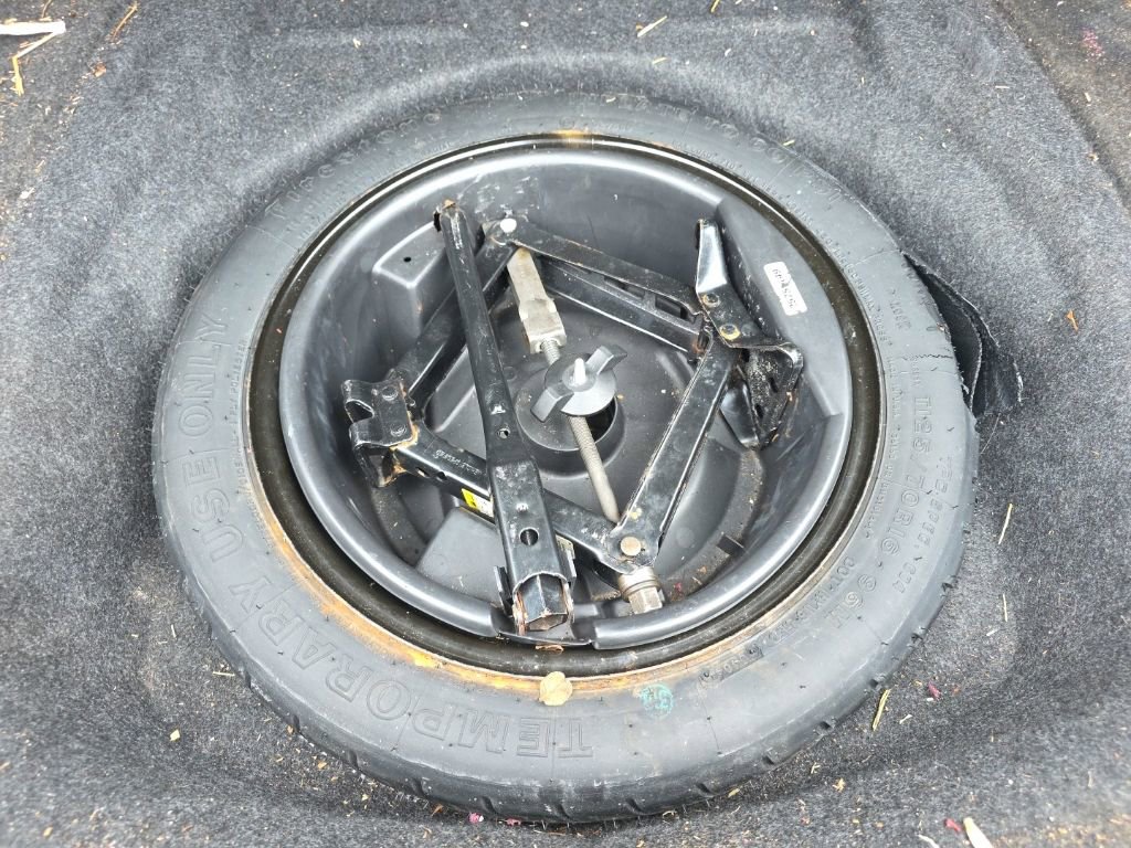 Used 2004 Cadillac De Ville image 14