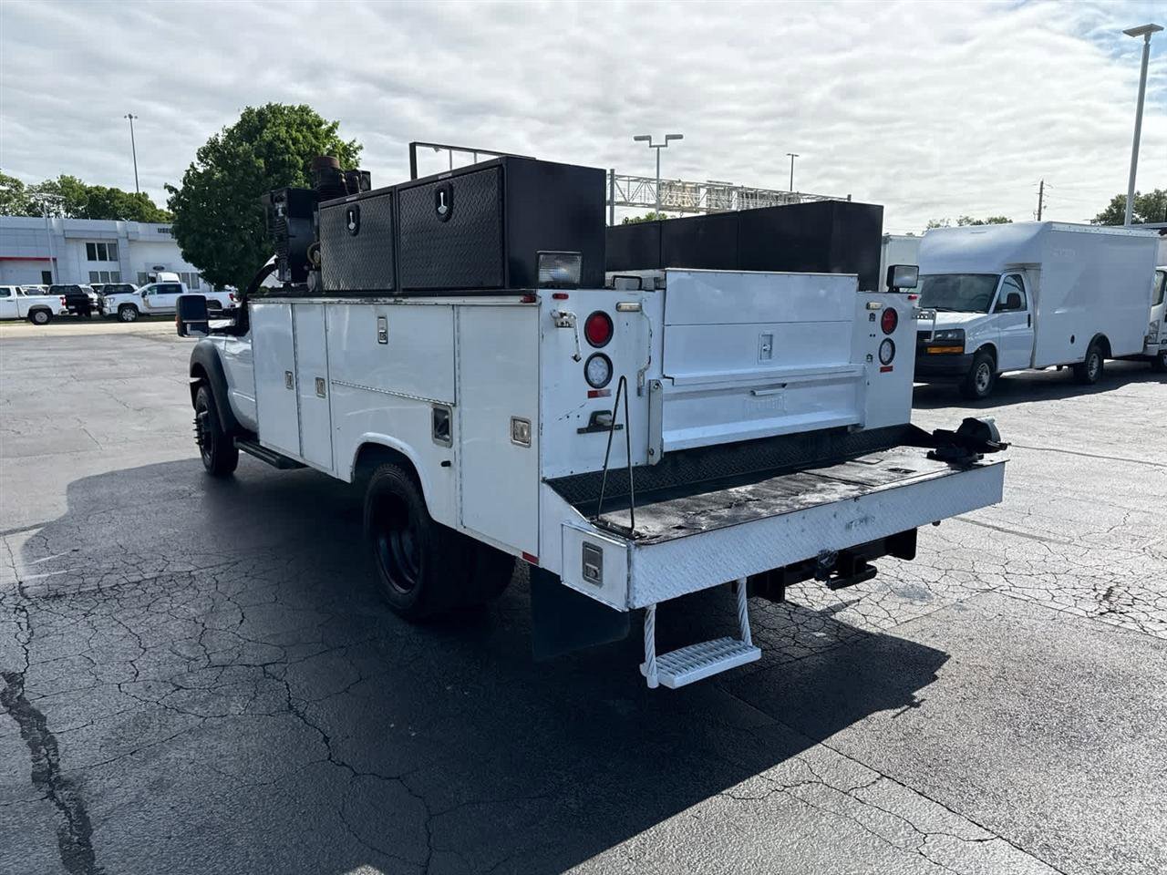 Used 2014 Ford F550 4x4 Regular Cab Super Duty image 6