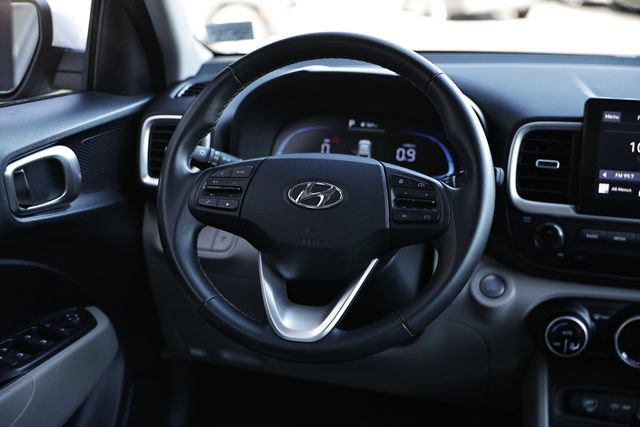 Used 2025 Hyundai Venue SEL FWD image 27