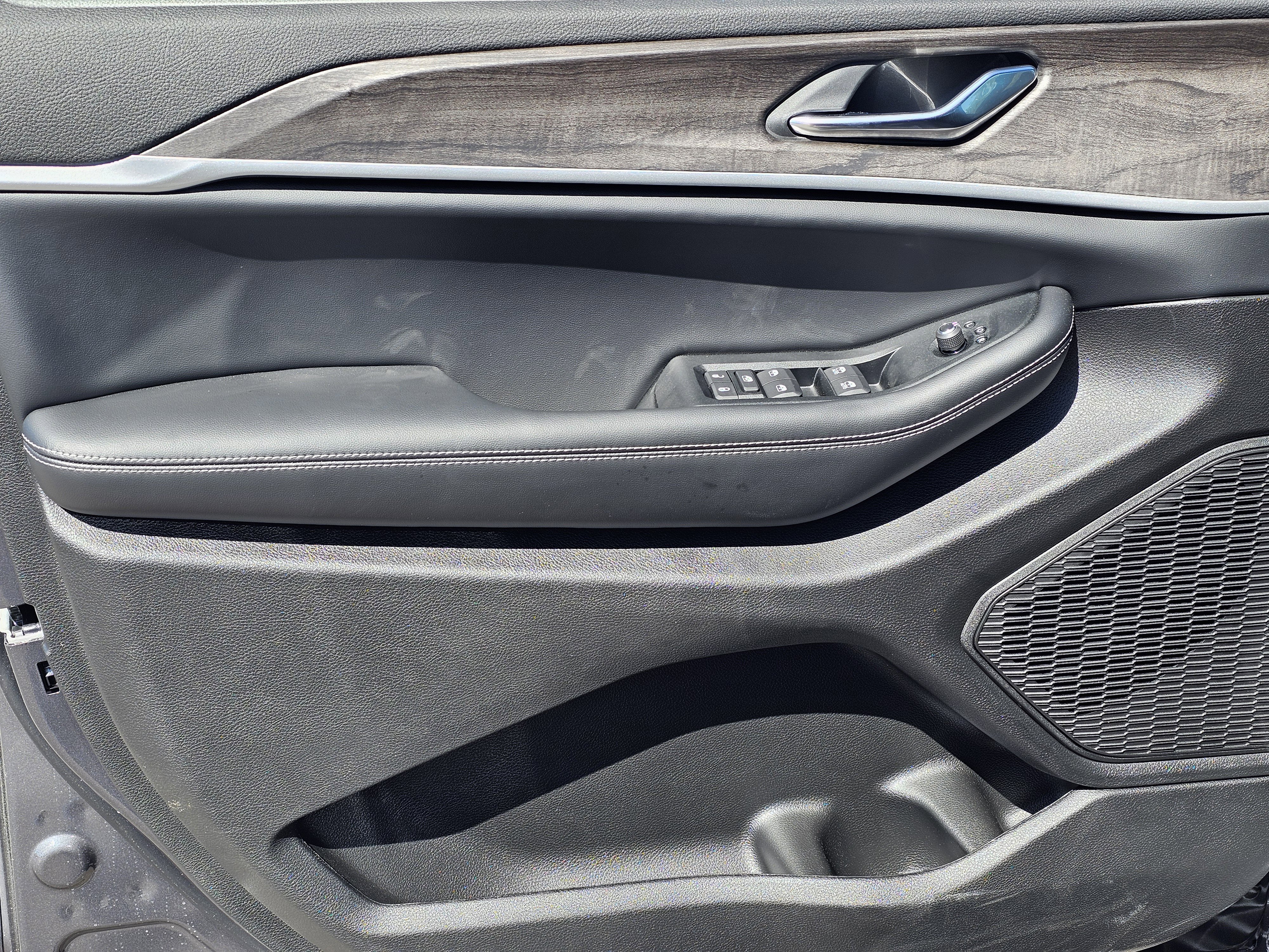 New 2026 Jeep Grand Cherokee Altitude image 14