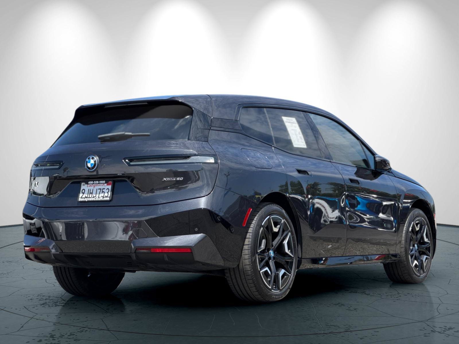 Used 2024 BMW iX xDrive50 w/ Sport Package AWD/4WD image 4