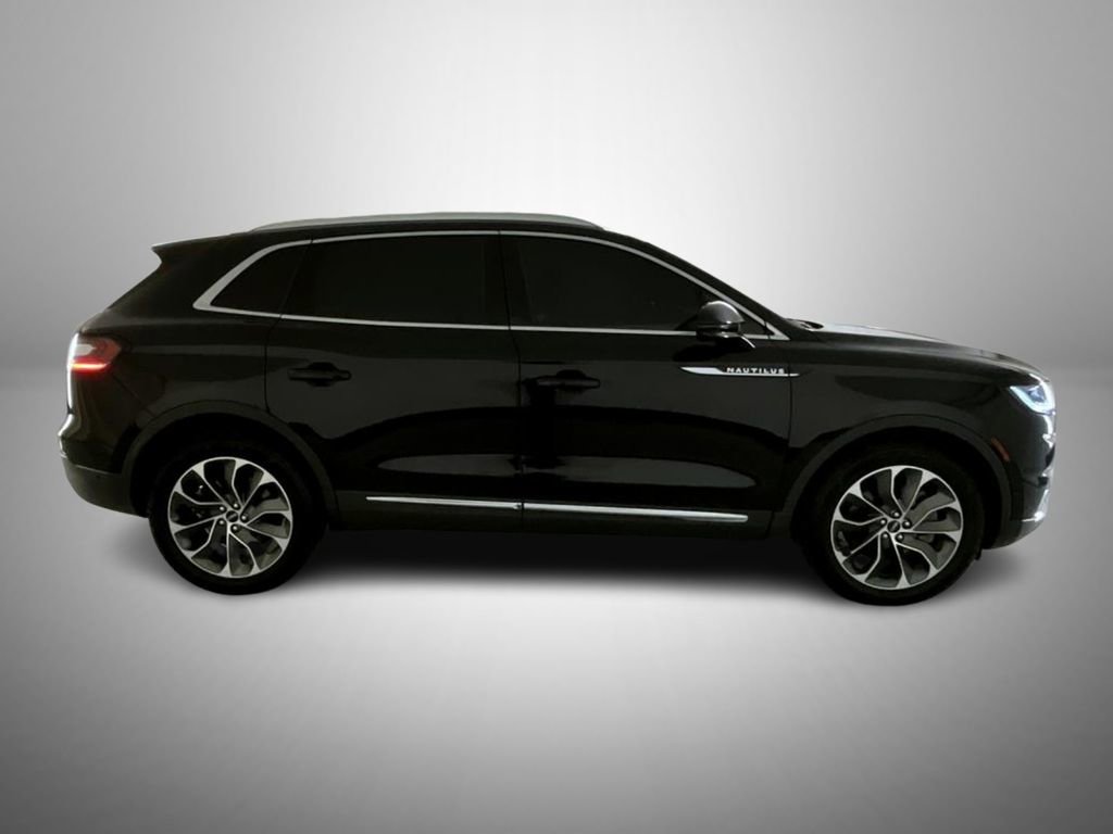 Used 2022 Lincoln Nautilus Reserve AWD/4WD image 4