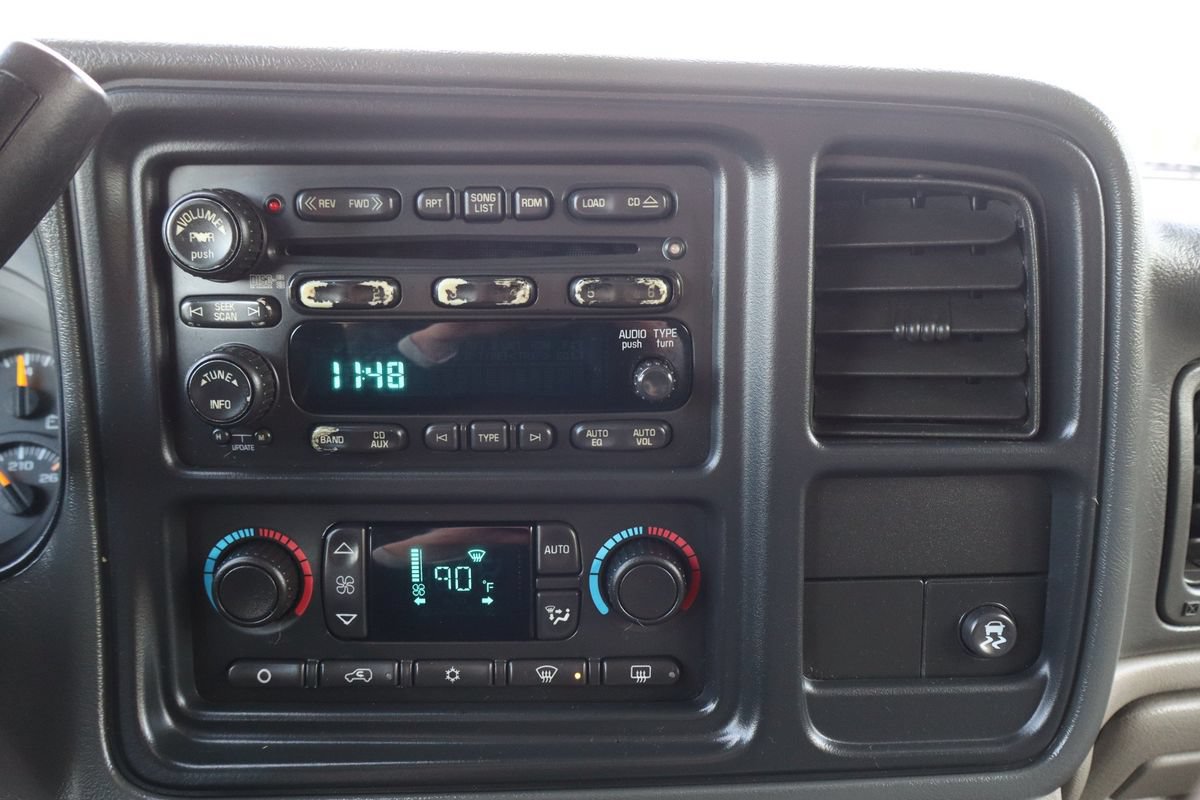 Used 2005 Chevrolet Avalanche Z71 w/ Sun And Sound Package AWD/4WD image 36