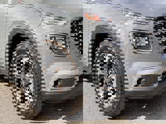 Used 2023 Hyundai Venue SEL image 12