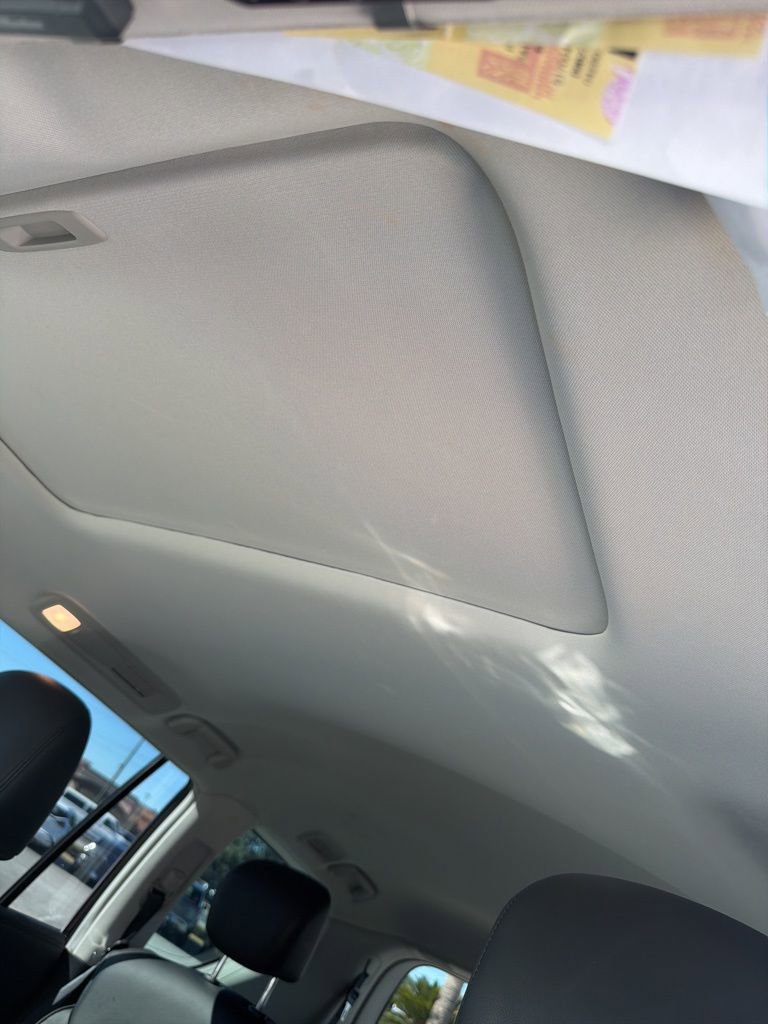 Used 2023 Nissan Armada SL w/ Captain's Chairs Package image 11