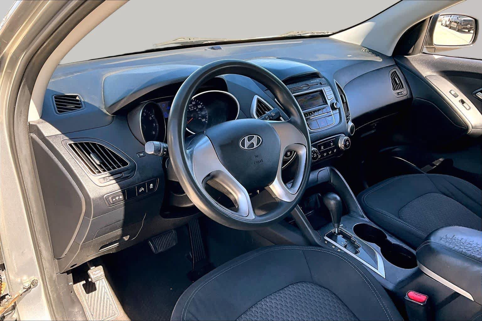 Used 2010 Hyundai Tucson GLS FWD image 17