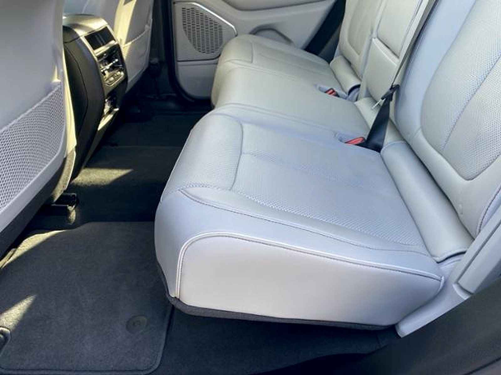 Used 2022 Jeep Grand Cherokee Overland RWD image 15