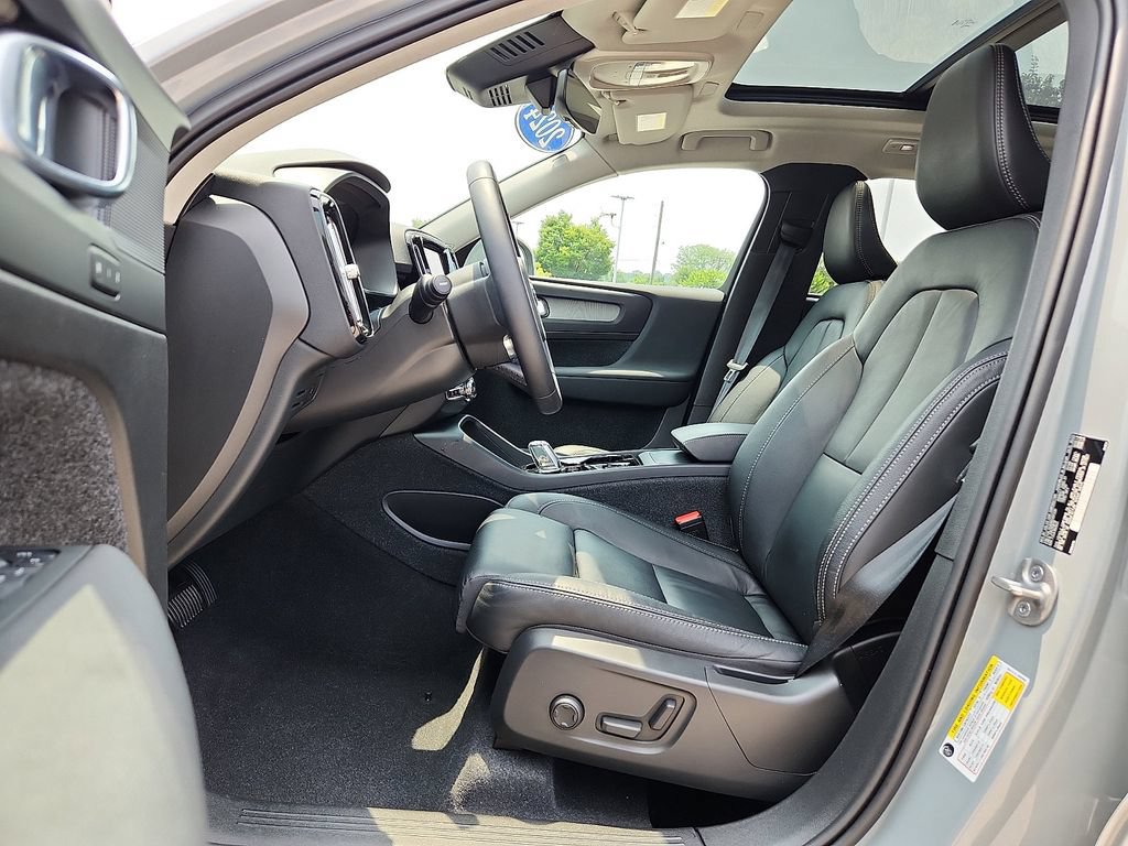 Used 2024 Volvo XC40 B5 Plus w/ Climate Package AWD/4WD image 8