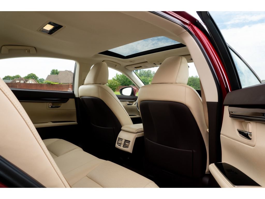 Used 2018 Lexus ES 350 w/ Navigation System Package FWD image 14