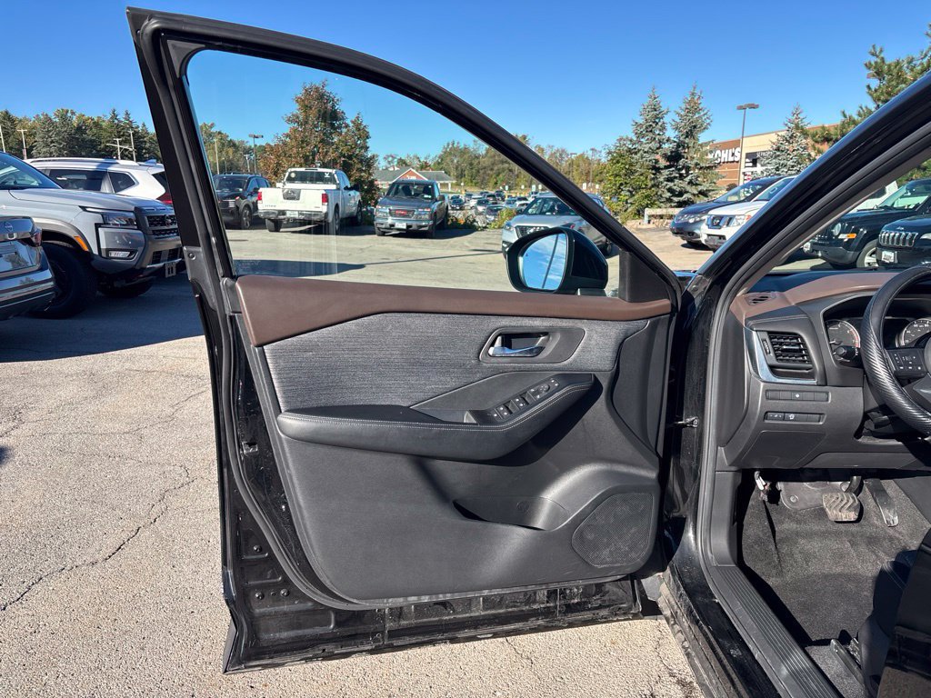 Certified 2023 Nissan Rogue SV AWD/4WD image 16