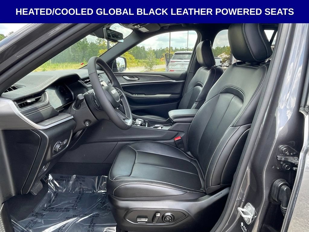 Certified 2025 Jeep Grand Cherokee Limited w/ Luxury Tech Group II AWD/4WD image 5