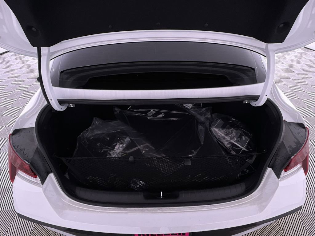 Used 2025 Hyundai Elantra SEL image 27