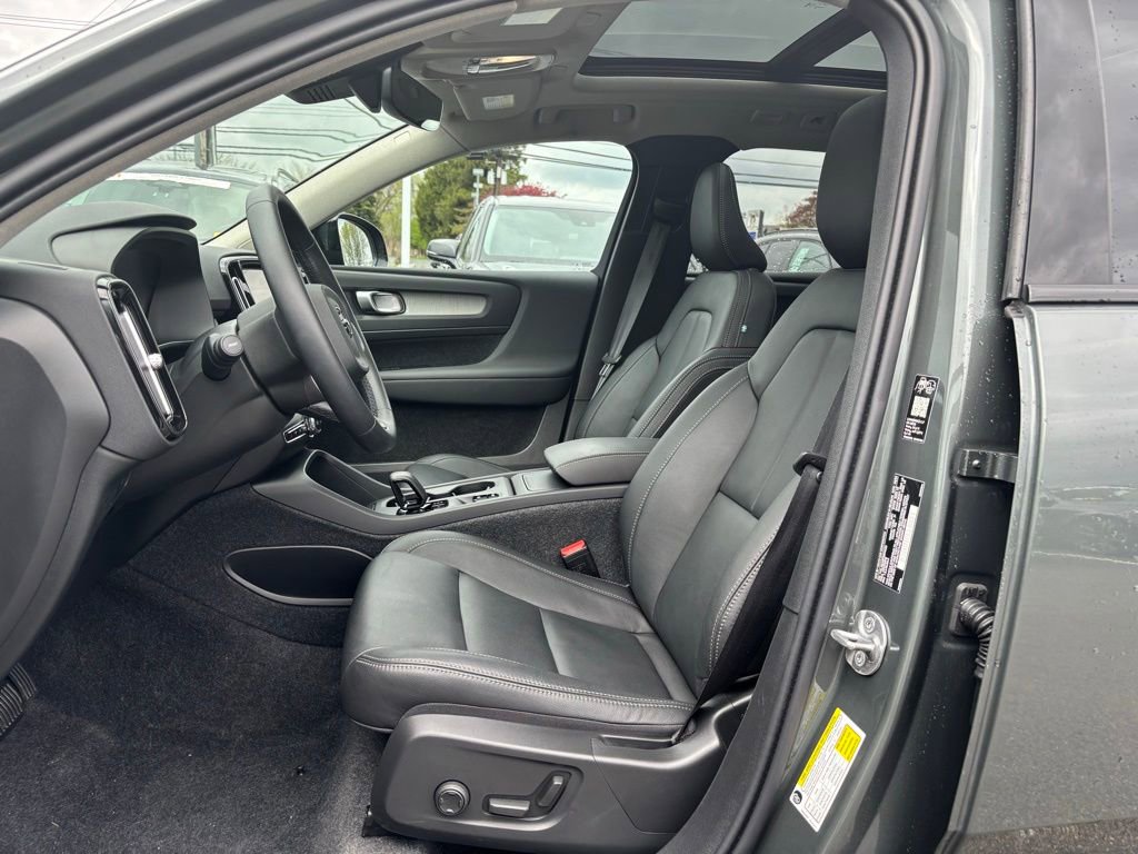 Certified 2026 Volvo XC40 B5 Core w/ Climate Package AWD/4WD image 17