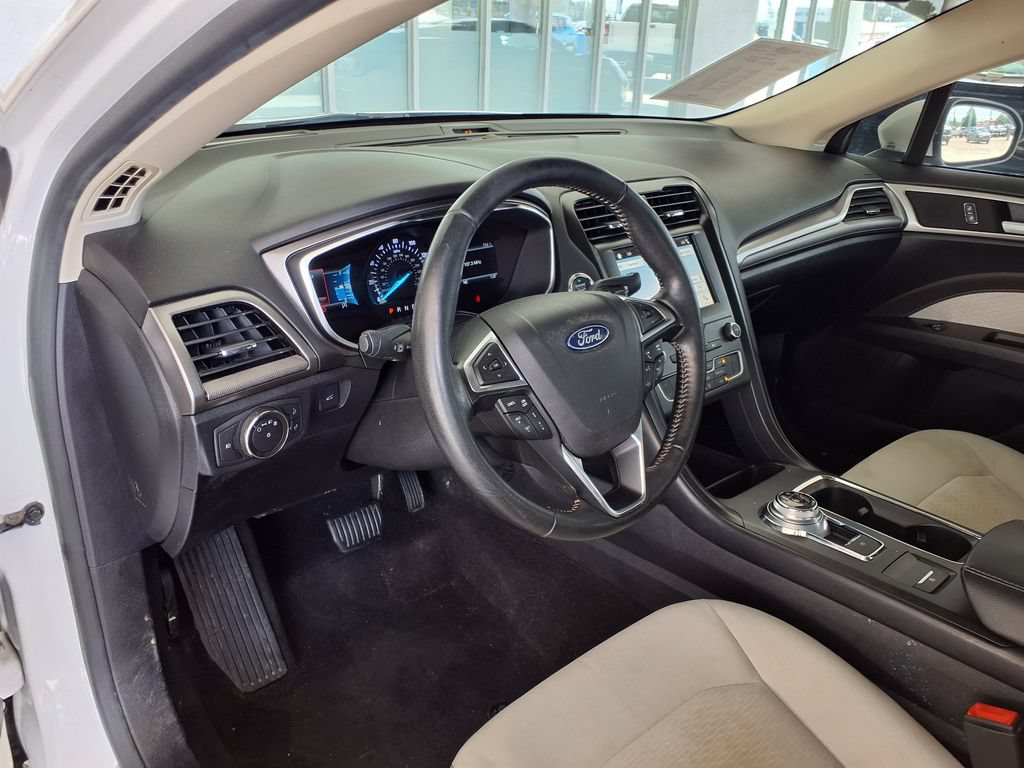 Used 2019 Ford Fusion SE w/ Equipment Group 151A FWD image 21