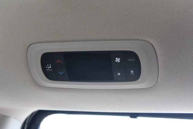Used 2021 Chrysler Pacifica Touring-L FWD image 23