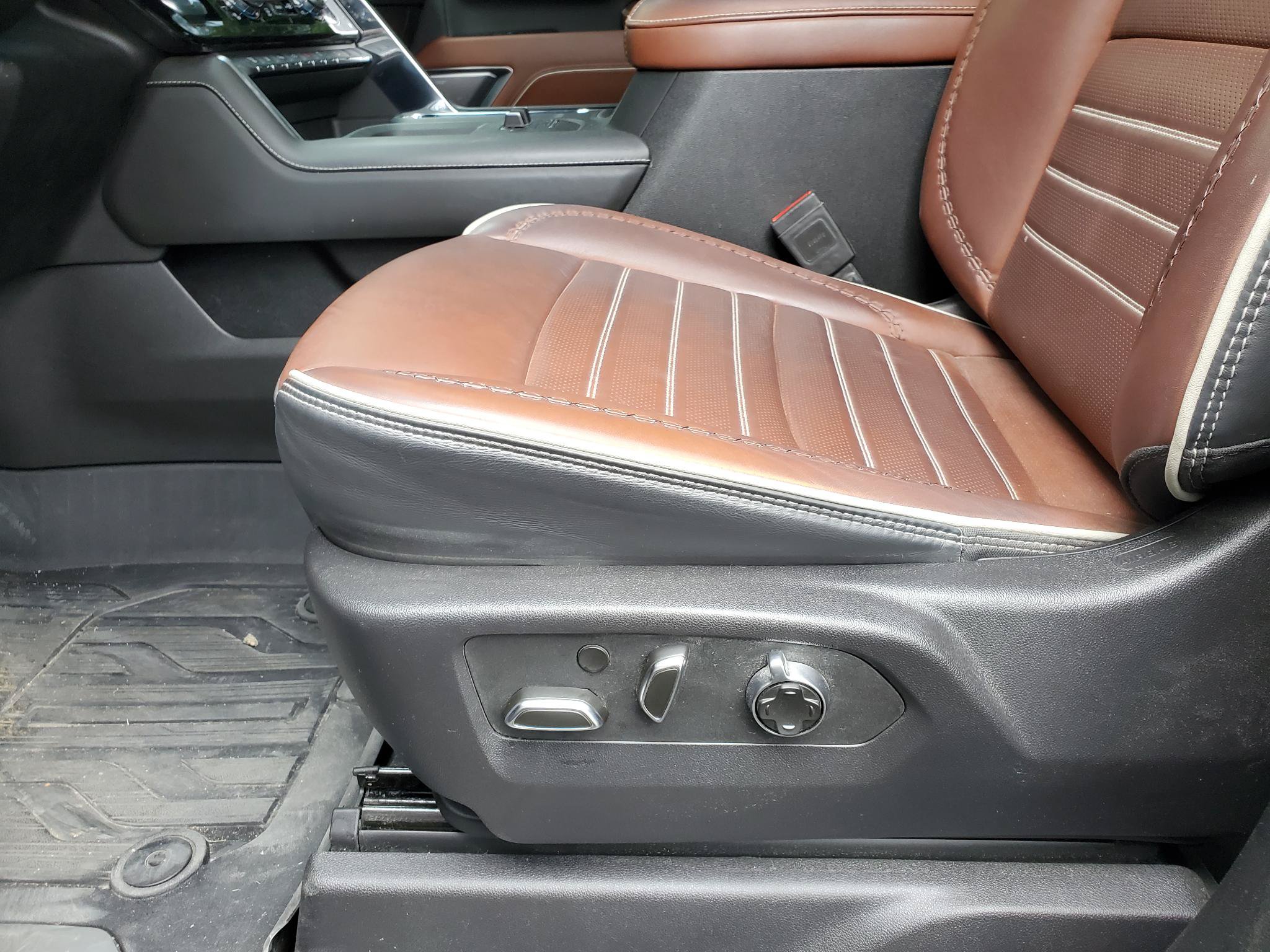 Used 2025 GMC Sierra 2500 Denali Ultimate AWD/4WD image 37