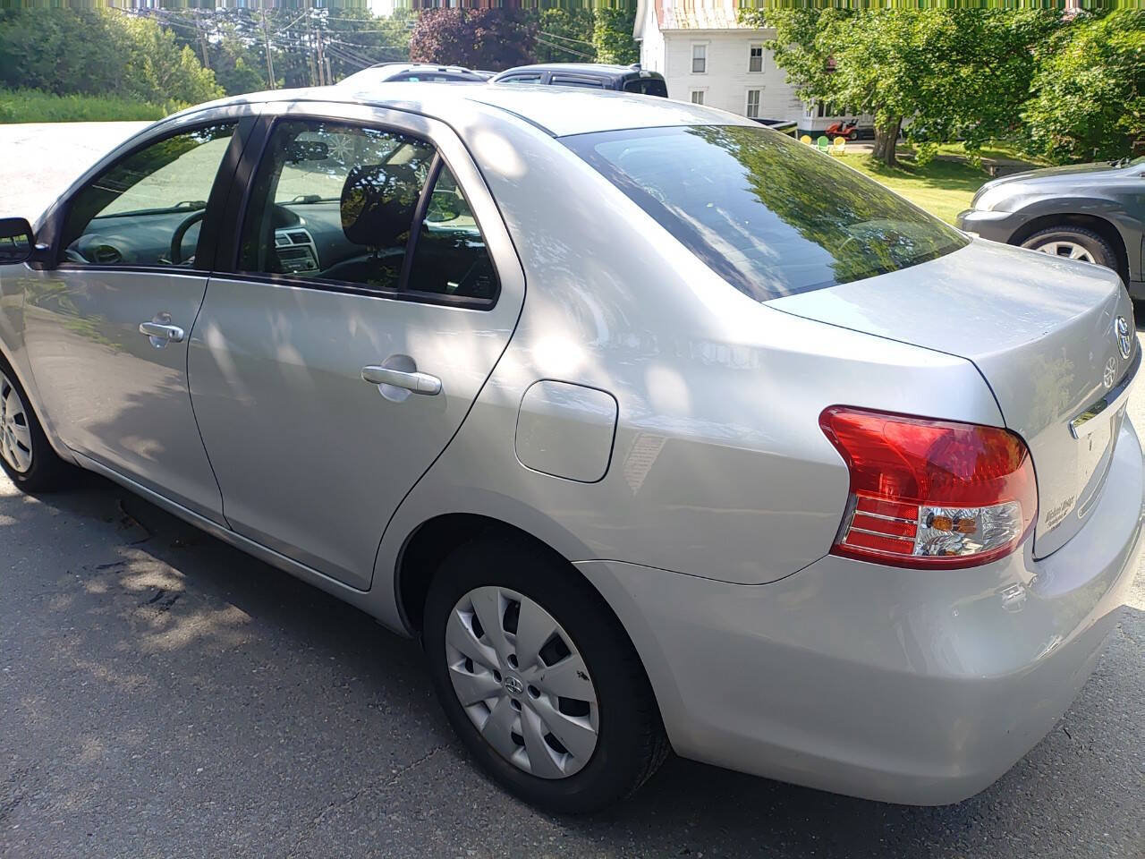 Used 2012 Toyota Yaris Sedan FWD image 4