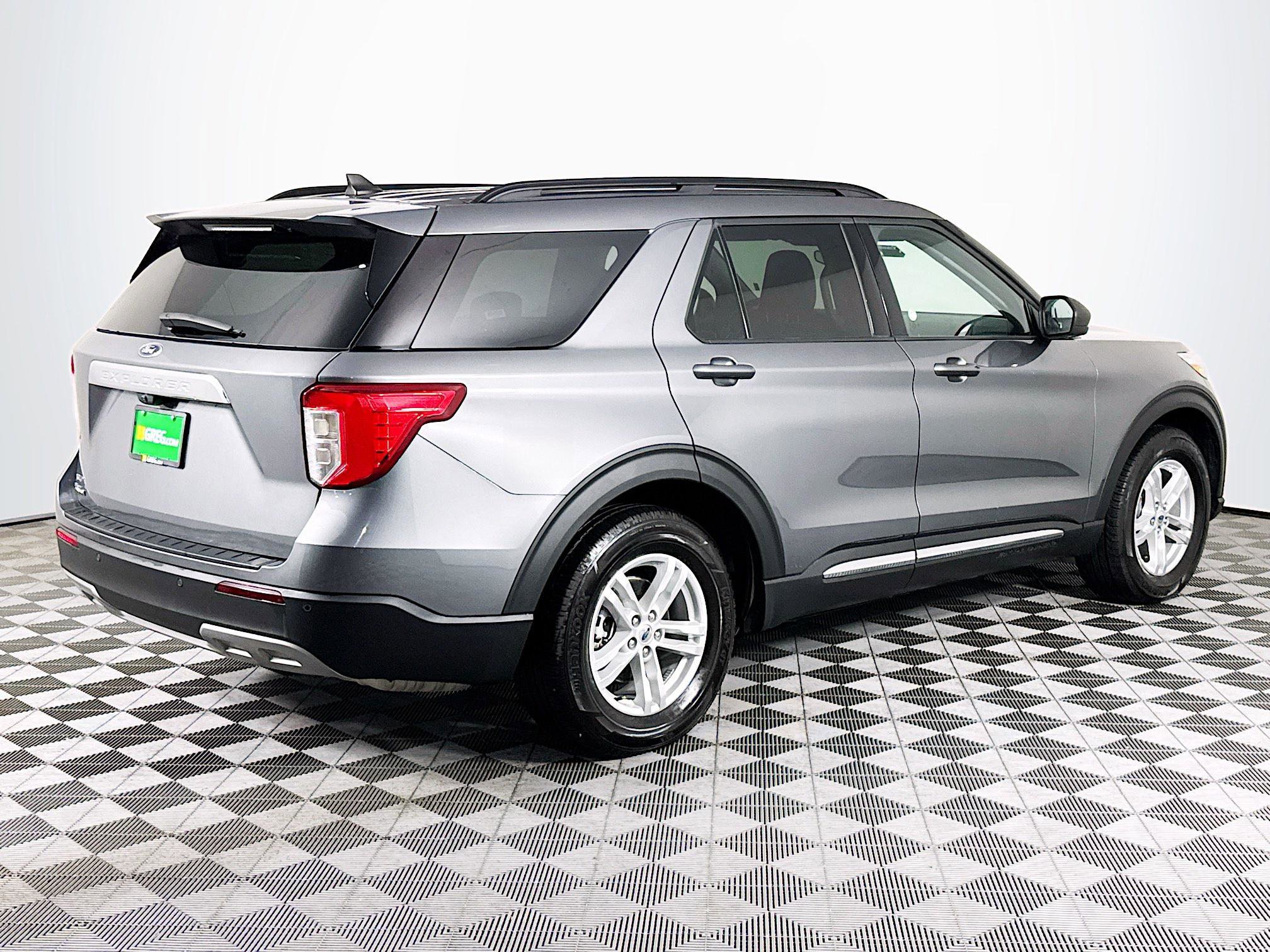 Used 2024 Ford Explorer XLT w/ Equipment Group 202A RWD image 10