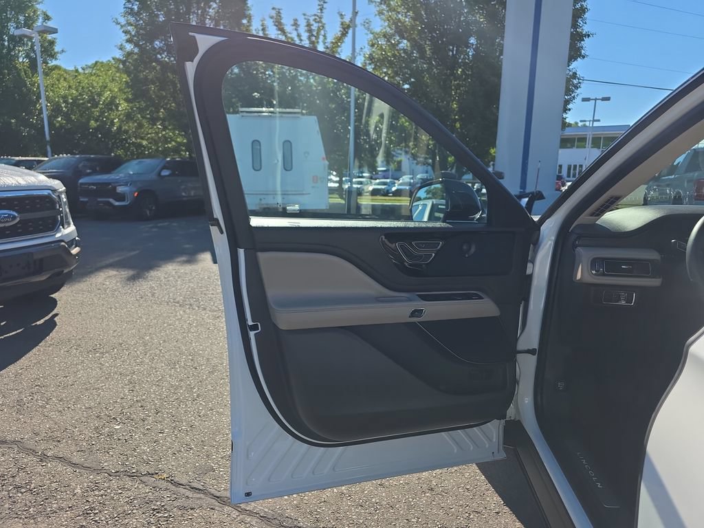 Used 2024 Lincoln Aviator Reserve w/ Jet Package AWD/4WD image 20