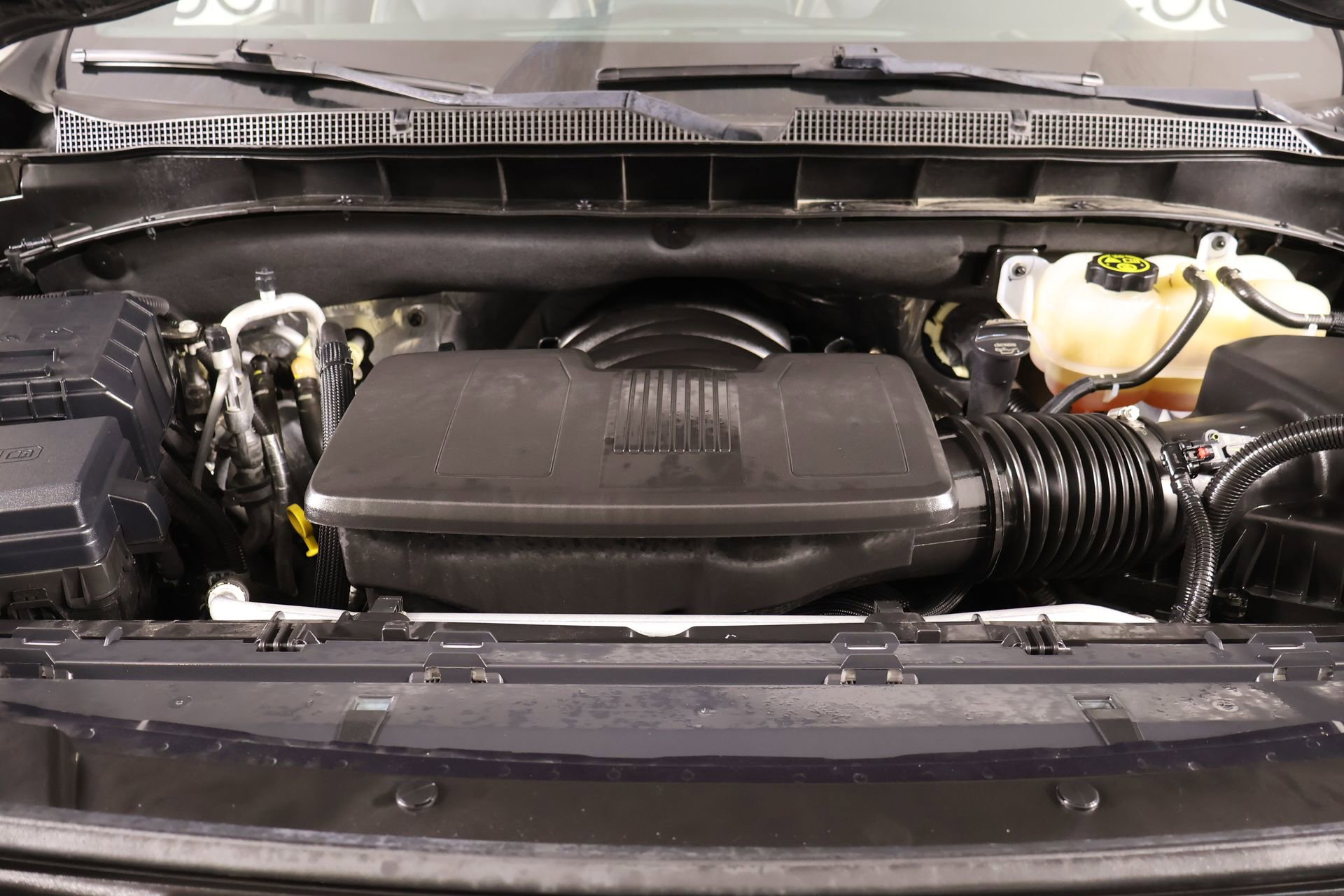Used 2023 Chevrolet Suburban Premier RWD image 19