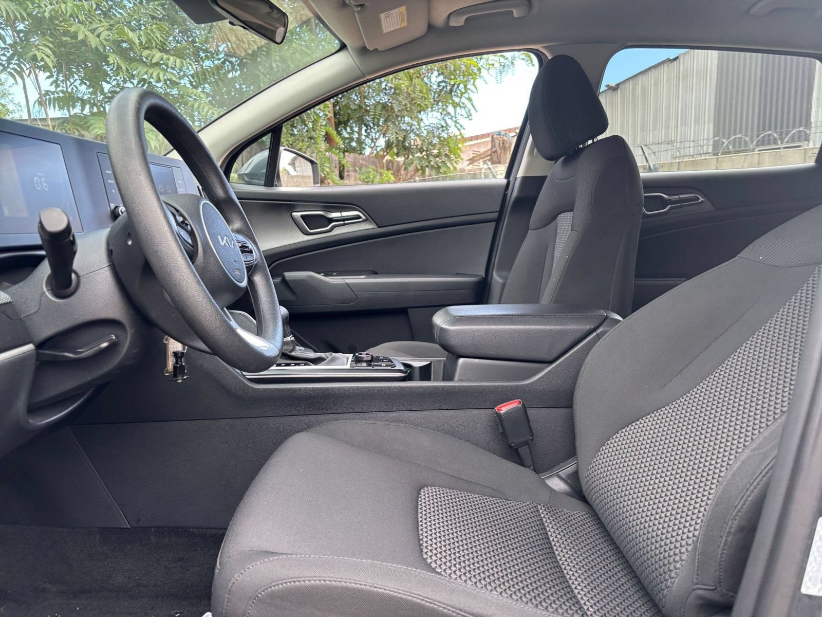 Used 2025 Kia Sportage LX FWD image 25
