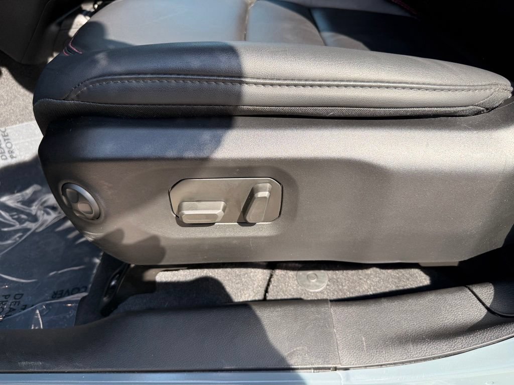 Used 2025 Jeep Gladiator Rubicon AWD/4WD image 6