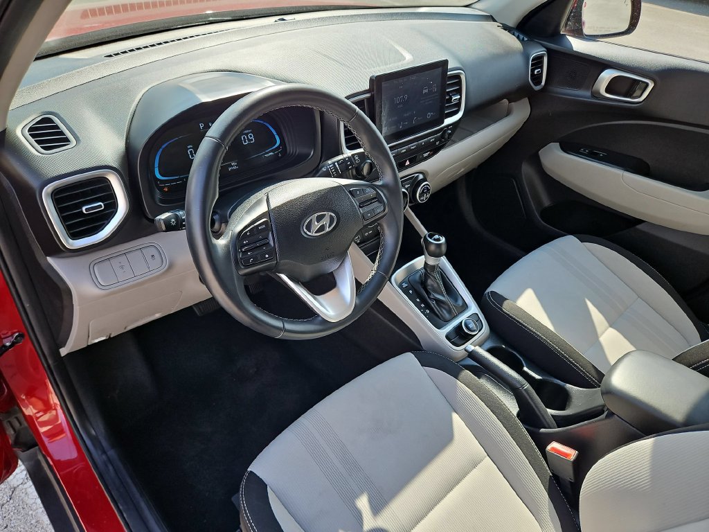 Used 2025 Hyundai Venue SEL FWD image 15