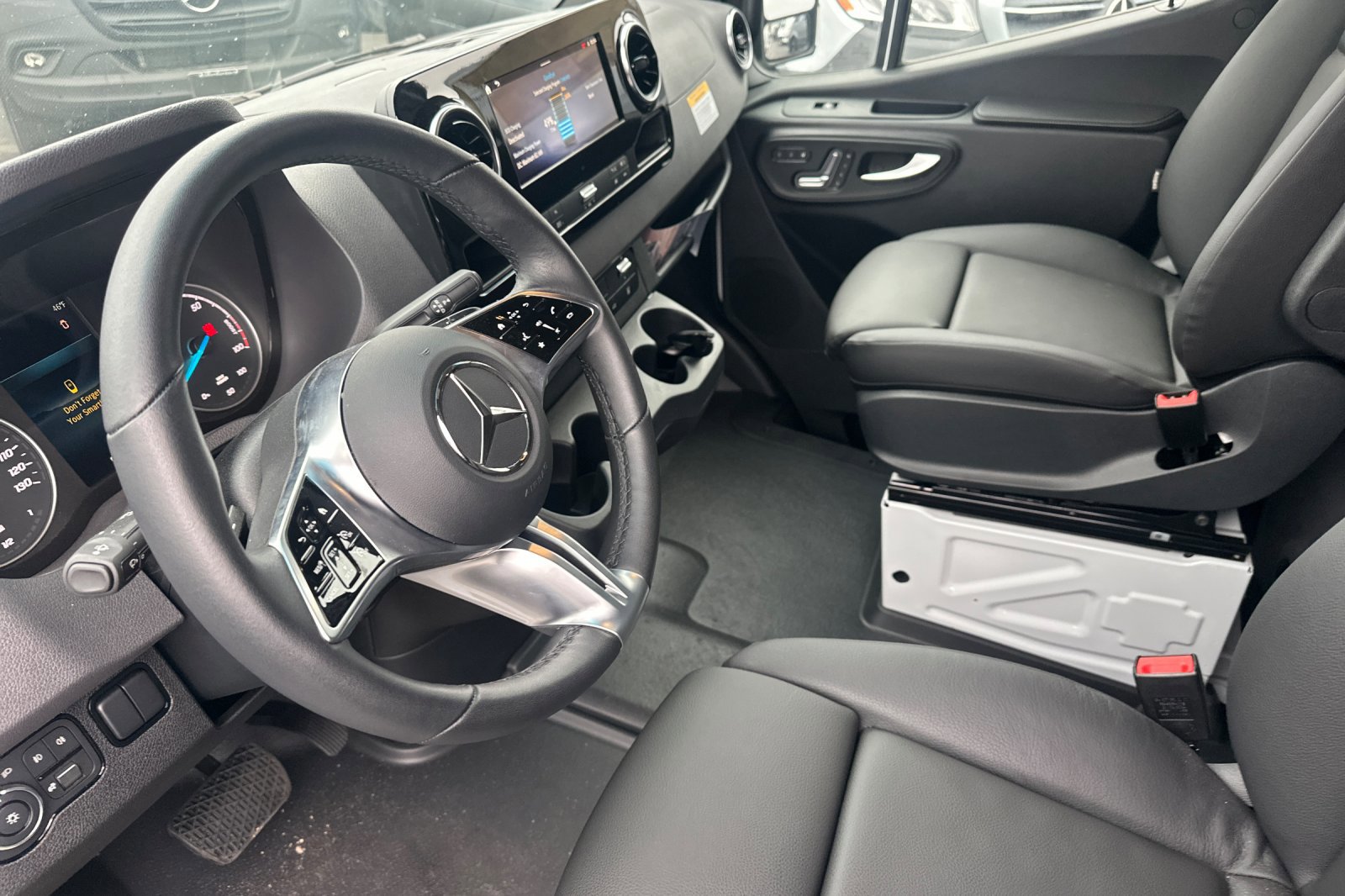 New 2024 Mercedes-Benz eSprinter 170 Cargo image 10