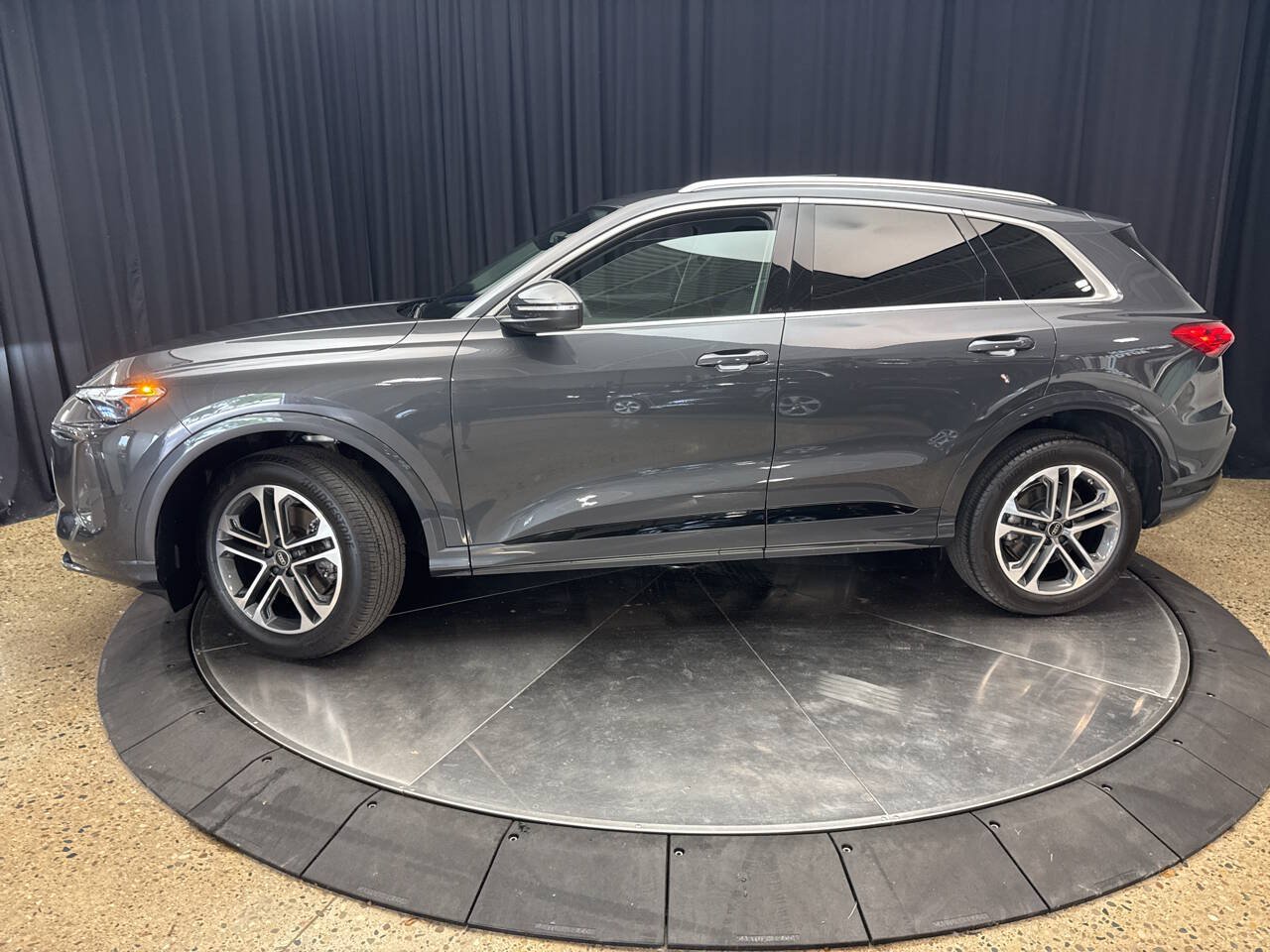 Used 2025 Audi Q5 Premium AWD/4WD image 3