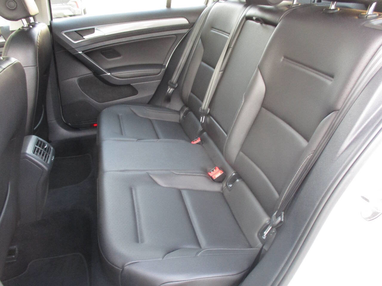 Used 2018 Volkswagen Golf Alltrack SE image 89