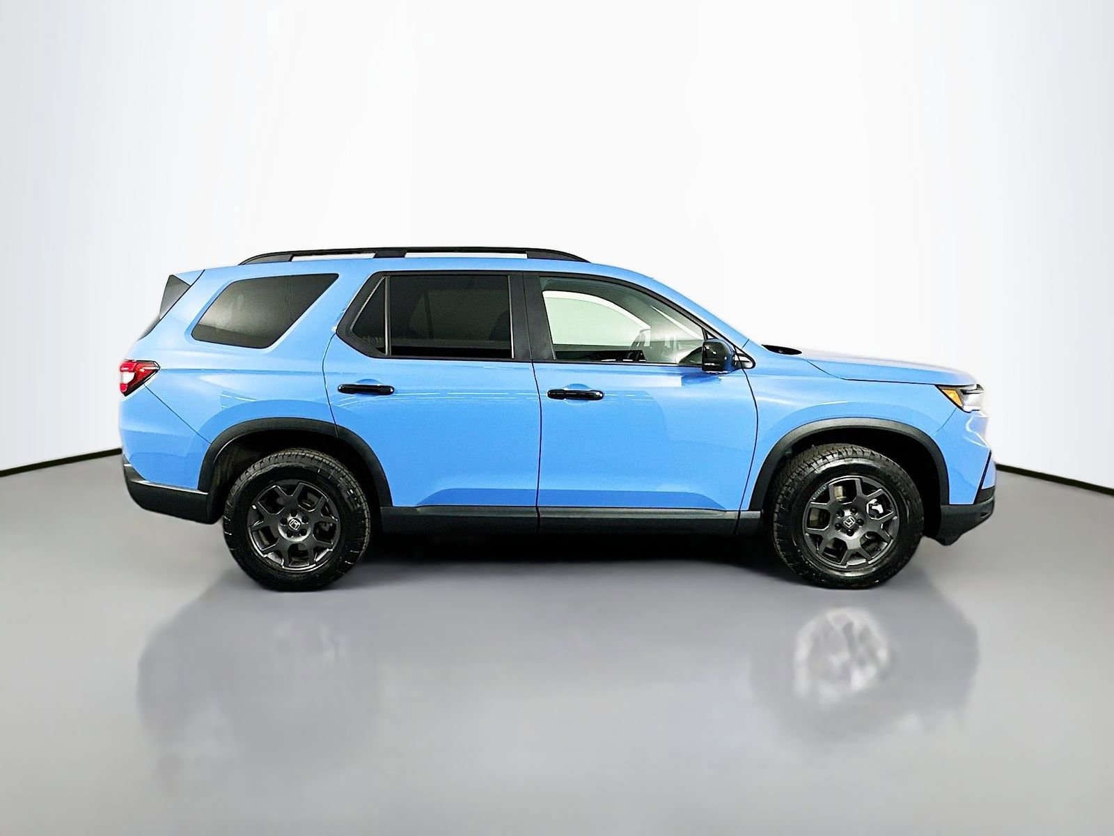 Used 2025 Honda Pilot TrailSport image 8