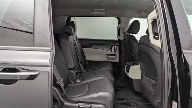 Used 2024 Kia Carnival LX image 18