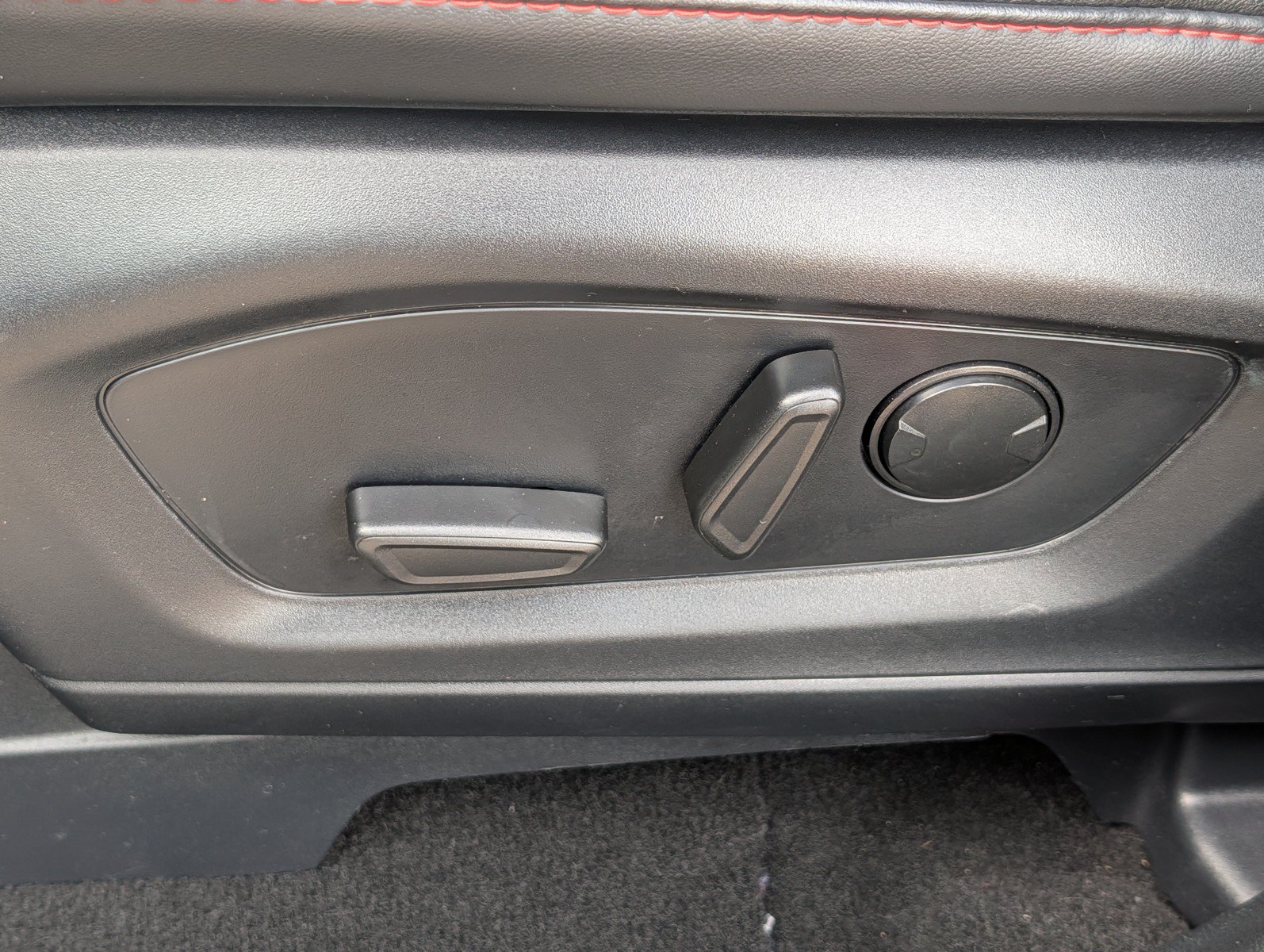 Used 2025 Ford Explorer ST-Line AWD/4WD image 12