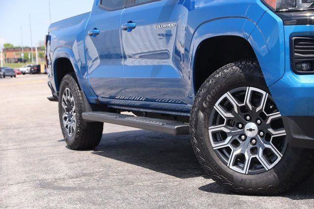 Used 2023 Chevrolet Colorado Z71 w/ Advanced Trailering Package AWD/4WD image 3